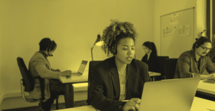 A virtual assistant freelancer reading the best alternatives to PeoplePerHour.com.