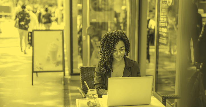 A woman who learned how to monetize a blog and working on her blog.