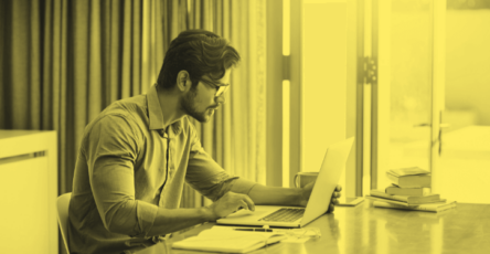 There are many SEO freelance jobs available on ComeUp.